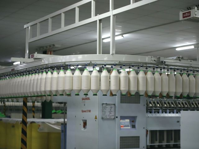 Bobinas em linha de produção industrial