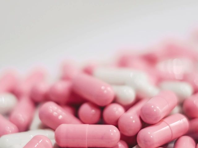 Cápsulas farmacêuticas em produção